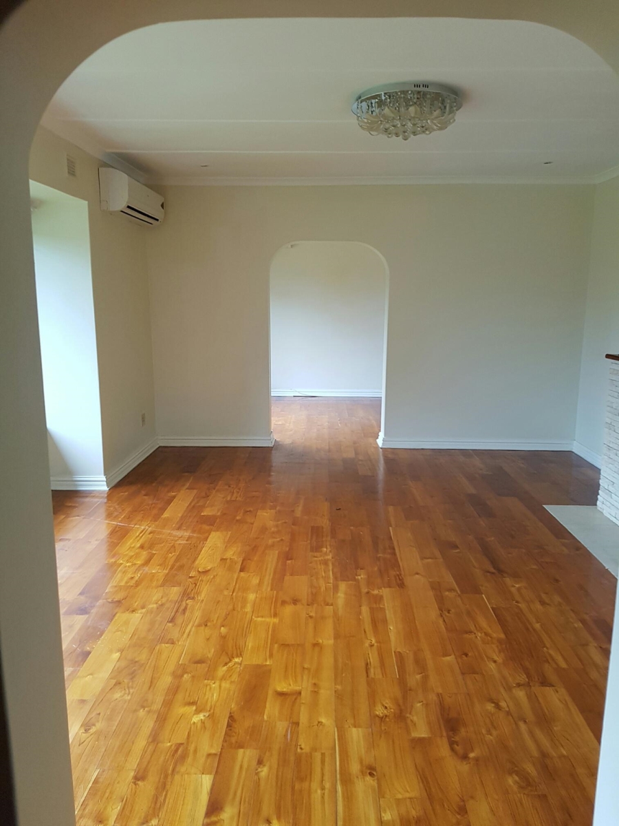 To Let 4 Bedroom Property for Rent in Kloof KwaZulu-Natal