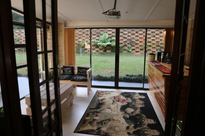 To Let 4 Bedroom Property for Rent in Kloof KwaZulu-Natal