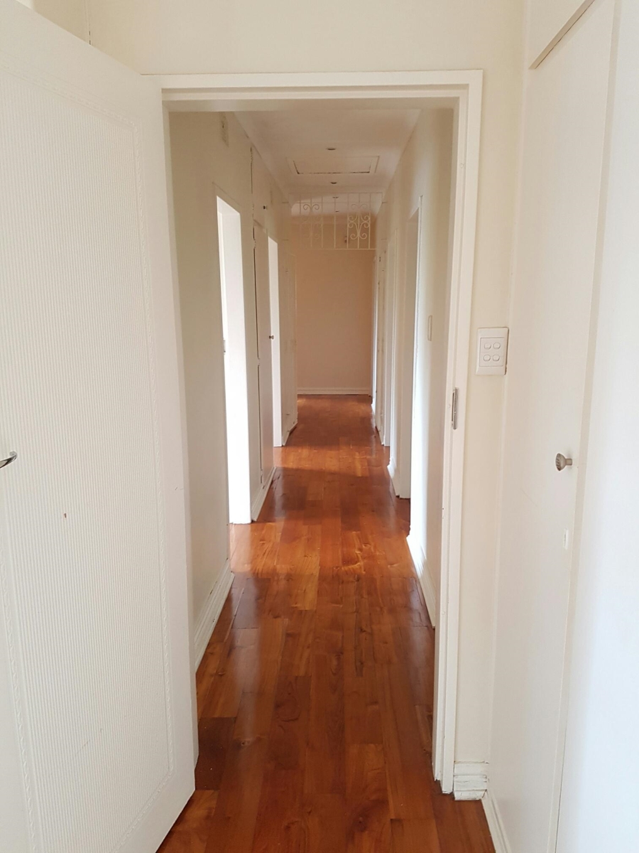 To Let 4 Bedroom Property for Rent in Kloof KwaZulu-Natal