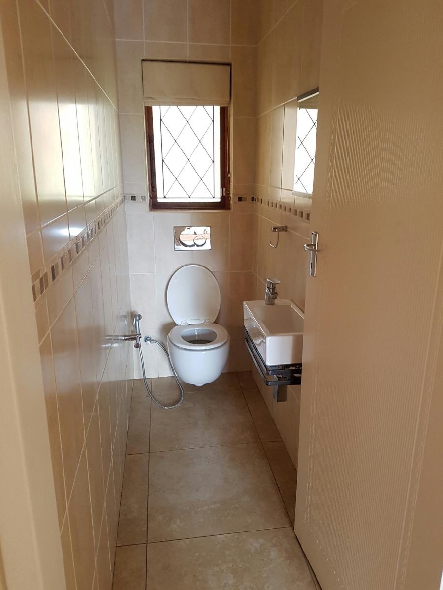 To Let 4 Bedroom Property for Rent in Kloof KwaZulu-Natal