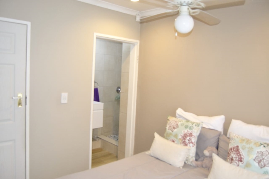 2 Bedroom Property for Sale in Essenwood KwaZulu-Natal