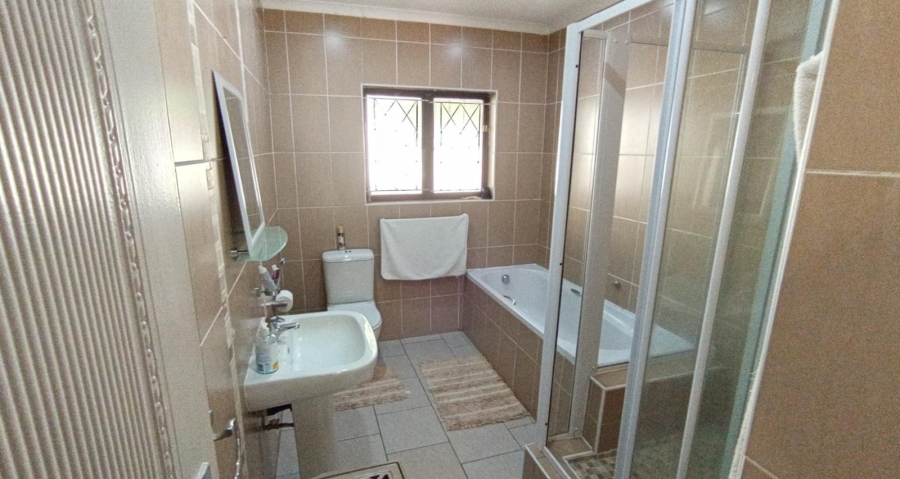 3 Bedroom Property for Sale in Amanzimtoti KwaZulu-Natal