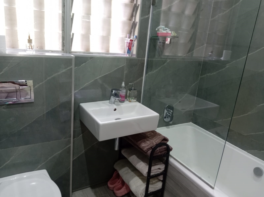 3 Bedroom Property for Sale in Amanzimtoti KwaZulu-Natal