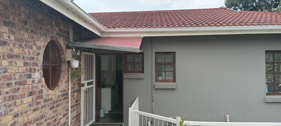 5 Bedroom Property for Sale in Uvongo KwaZulu-Natal