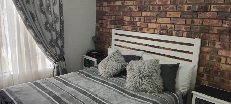 5 Bedroom Property for Sale in Uvongo KwaZulu-Natal