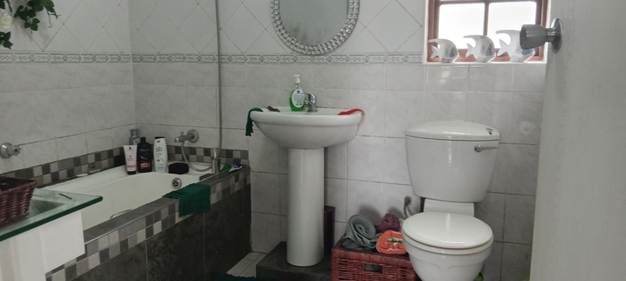 5 Bedroom Property for Sale in Uvongo KwaZulu-Natal