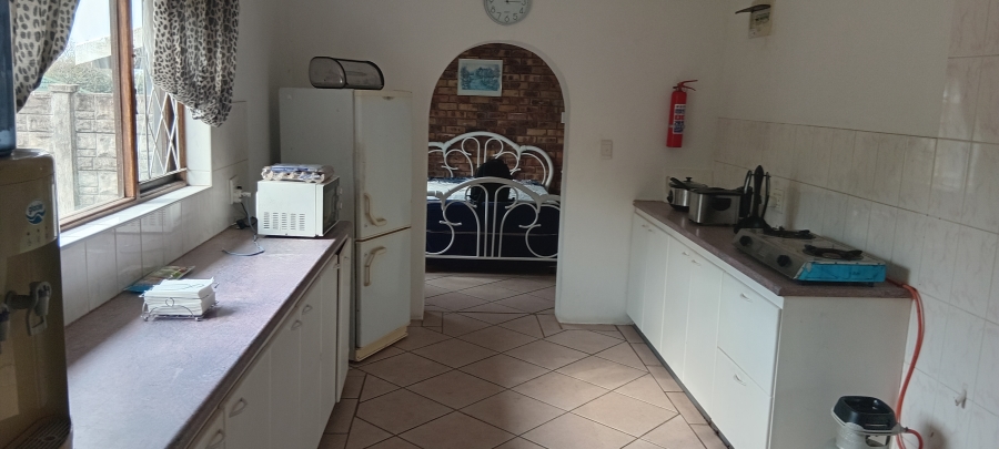 5 Bedroom Property for Sale in Uvongo KwaZulu-Natal
