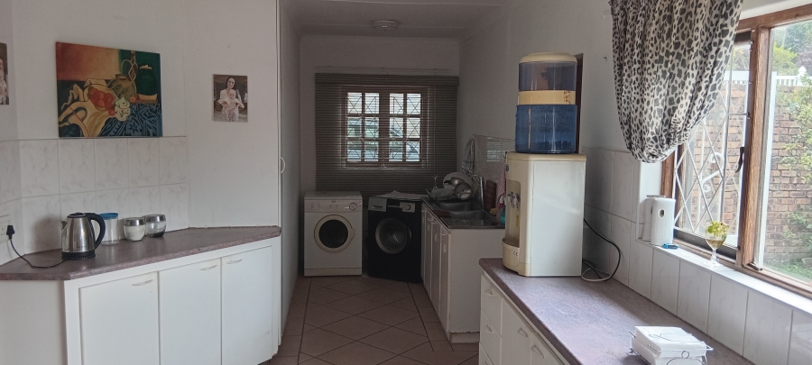 5 Bedroom Property for Sale in Uvongo KwaZulu-Natal
