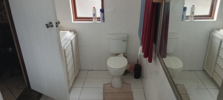 5 Bedroom Property for Sale in Uvongo KwaZulu-Natal