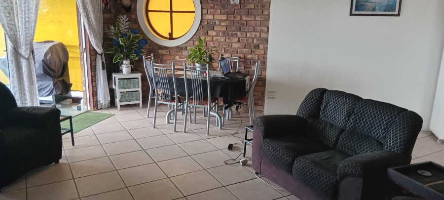 5 Bedroom Property for Sale in Uvongo KwaZulu-Natal