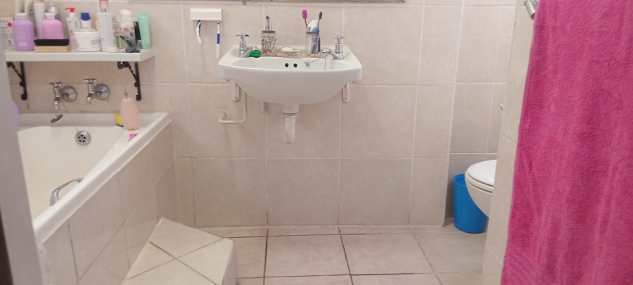 5 Bedroom Property for Sale in Uvongo KwaZulu-Natal