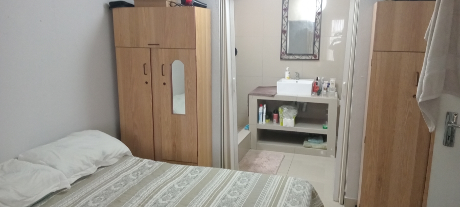 5 Bedroom Property for Sale in Uvongo KwaZulu-Natal