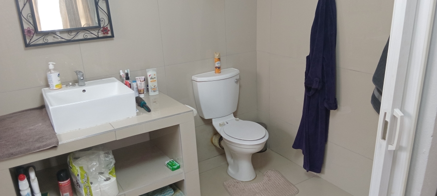 5 Bedroom Property for Sale in Uvongo KwaZulu-Natal