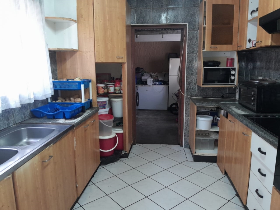 6 Bedroom Property for Sale in Amanzimtoti KwaZulu-Natal