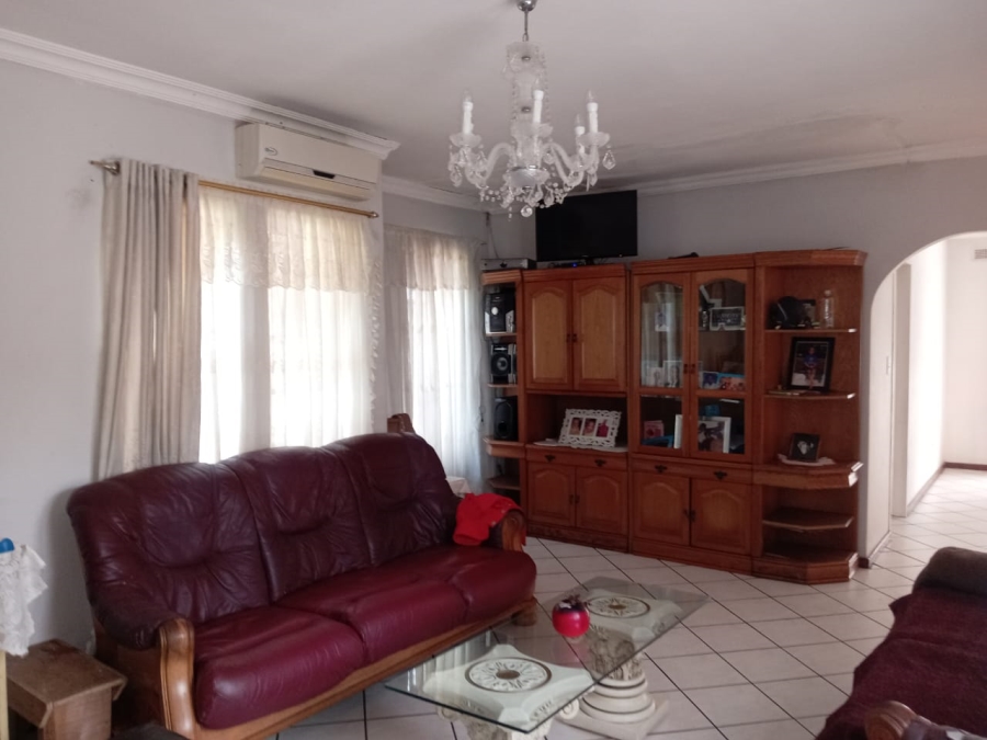 6 Bedroom Property for Sale in Amanzimtoti KwaZulu-Natal