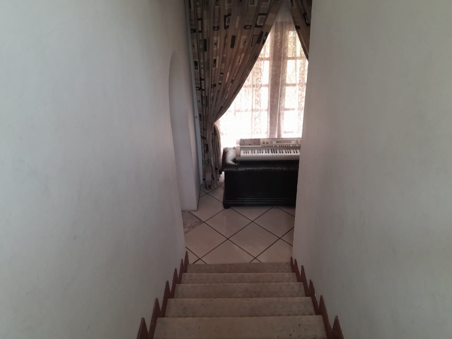 6 Bedroom Property for Sale in Amanzimtoti KwaZulu-Natal