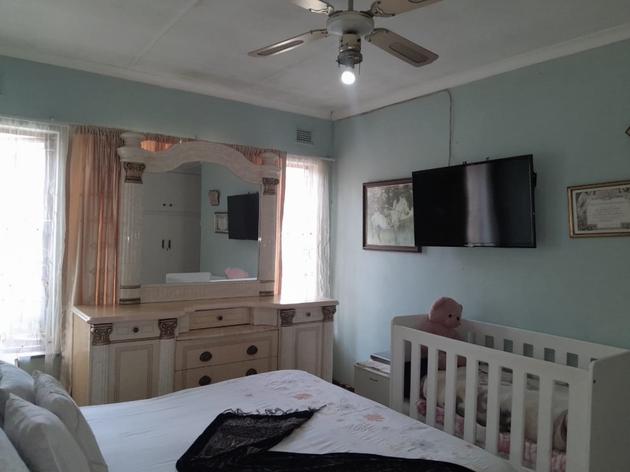 6 Bedroom Property for Sale in Amanzimtoti KwaZulu-Natal
