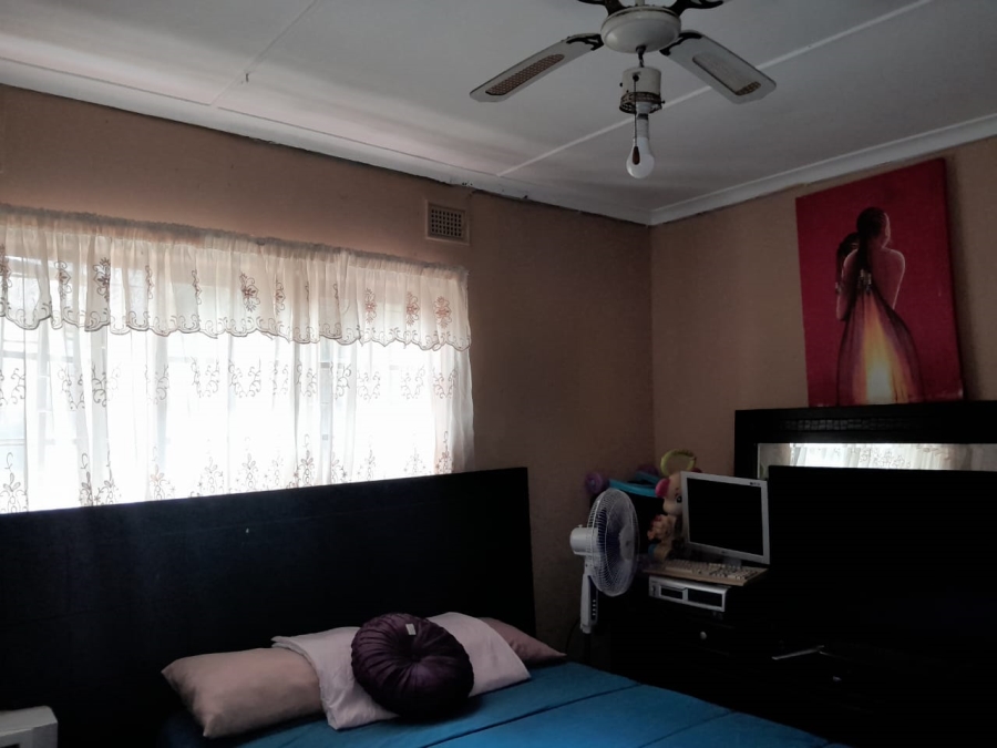 6 Bedroom Property for Sale in Amanzimtoti KwaZulu-Natal