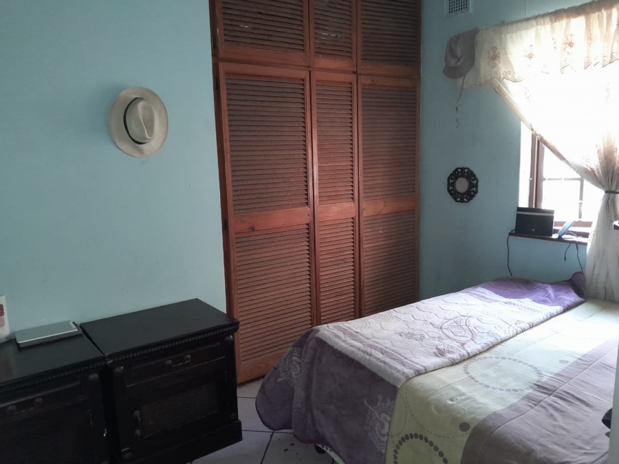 6 Bedroom Property for Sale in Amanzimtoti KwaZulu-Natal