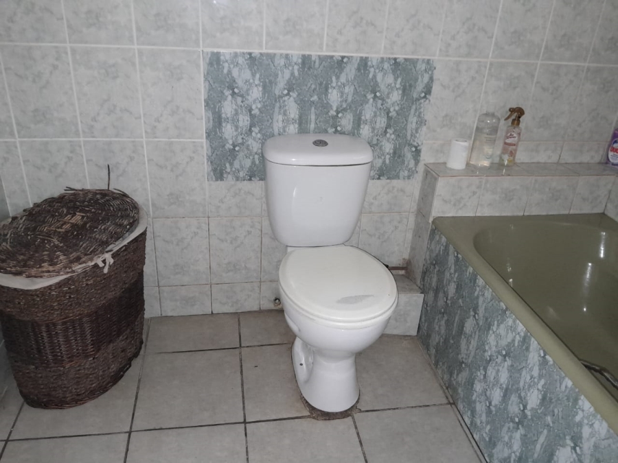 6 Bedroom Property for Sale in Amanzimtoti KwaZulu-Natal