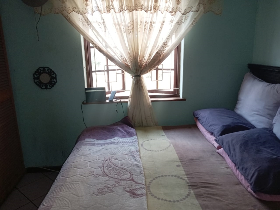 6 Bedroom Property for Sale in Amanzimtoti KwaZulu-Natal