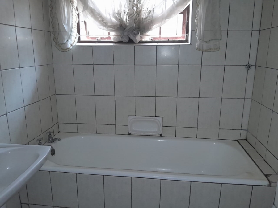 6 Bedroom Property for Sale in Amanzimtoti KwaZulu-Natal