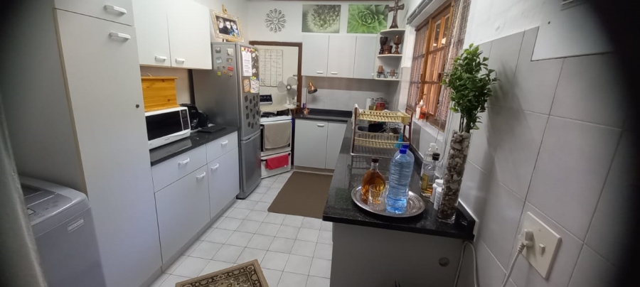 To Let 2 Bedroom Property for Rent in Cowies Hill KwaZulu-Natal