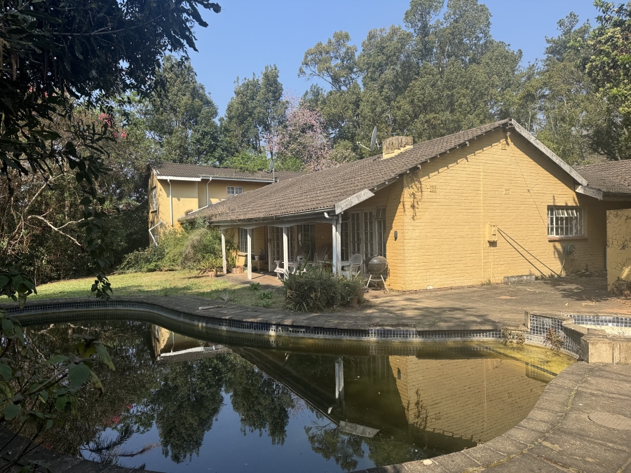 6 Bedroom Property for Sale in Kloof KwaZulu-Natal