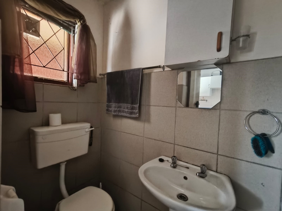 To Let 1 Bedroom Property for Rent in Uvongo Beach KwaZulu-Natal