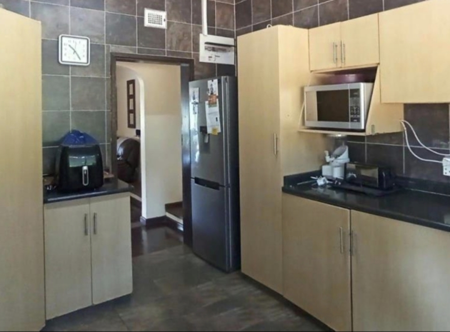 4 Bedroom Property for Sale in Amanzimtoti KwaZulu-Natal