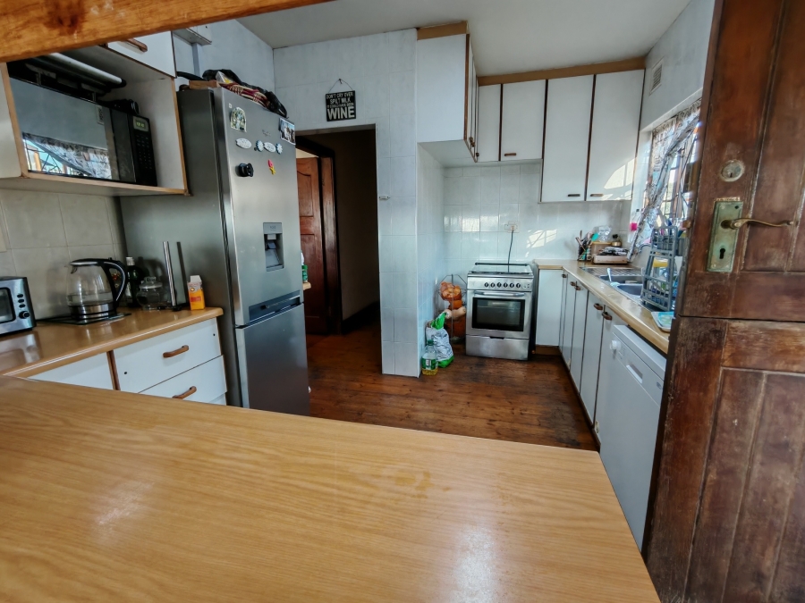 To Let 6 Bedroom Property for Rent in Ocean View KwaZulu-Natal