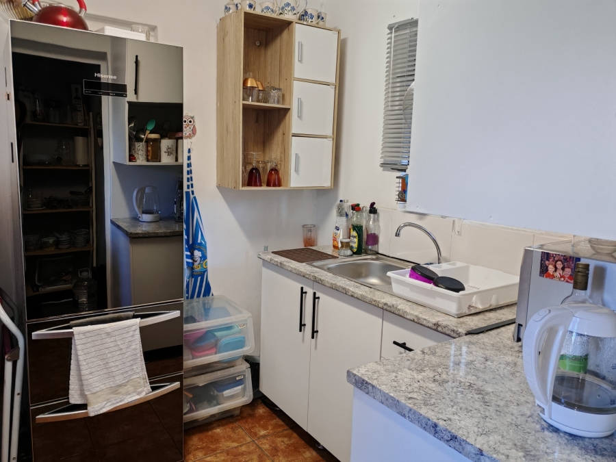 To Let 6 Bedroom Property for Rent in Ocean View KwaZulu-Natal