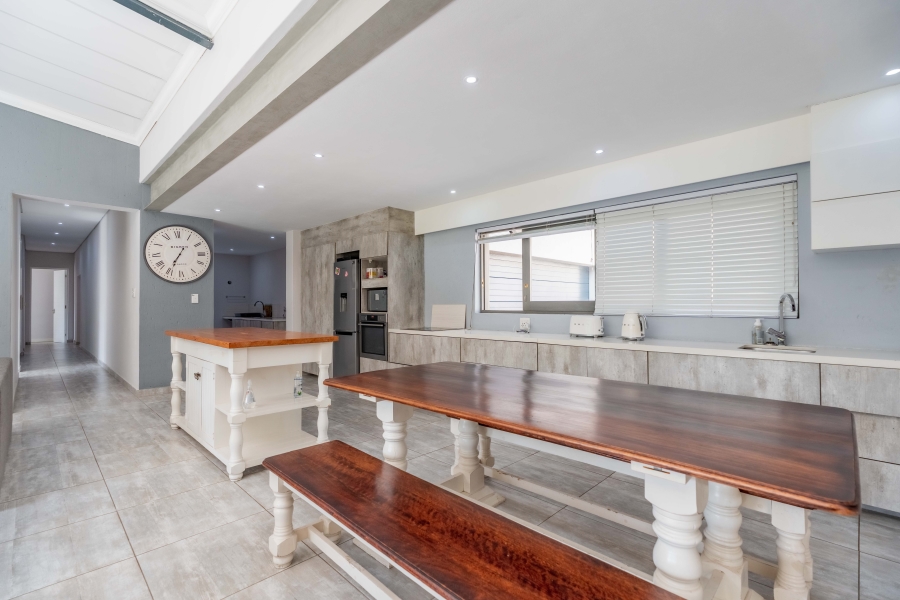 4 Bedroom Property for Sale in Cowies Hill KwaZulu-Natal