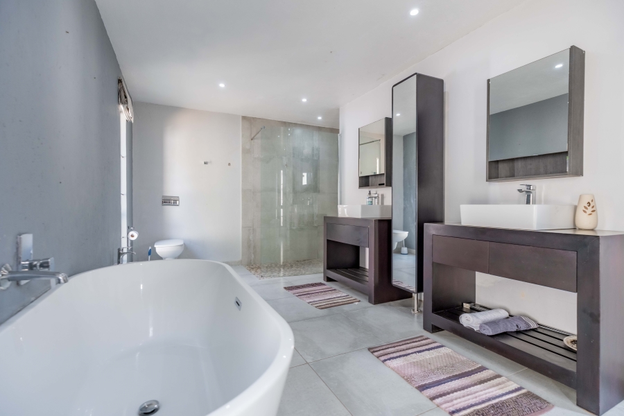 4 Bedroom Property for Sale in Cowies Hill KwaZulu-Natal