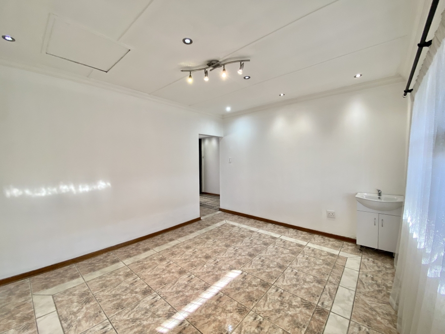 7 Bedroom Property for Sale in Mountain Rise KwaZulu-Natal