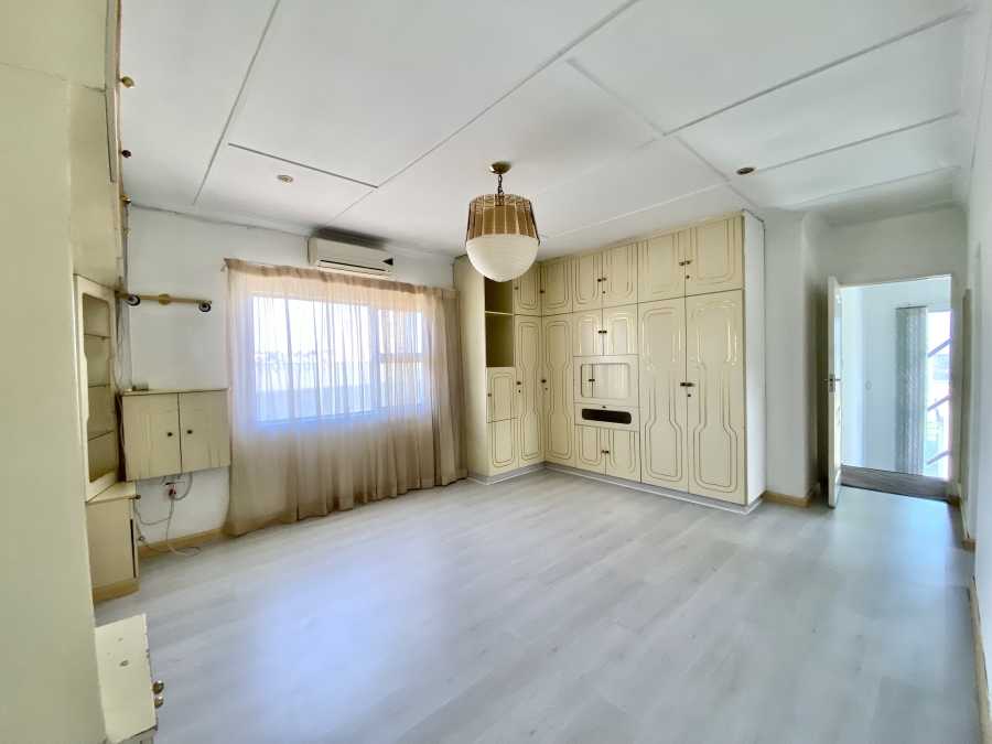 7 Bedroom Property for Sale in Mountain Rise KwaZulu-Natal