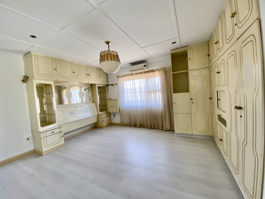 7 Bedroom Property for Sale in Mountain Rise KwaZulu-Natal