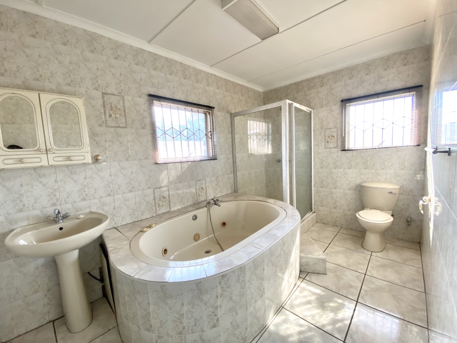 7 Bedroom Property for Sale in Mountain Rise KwaZulu-Natal