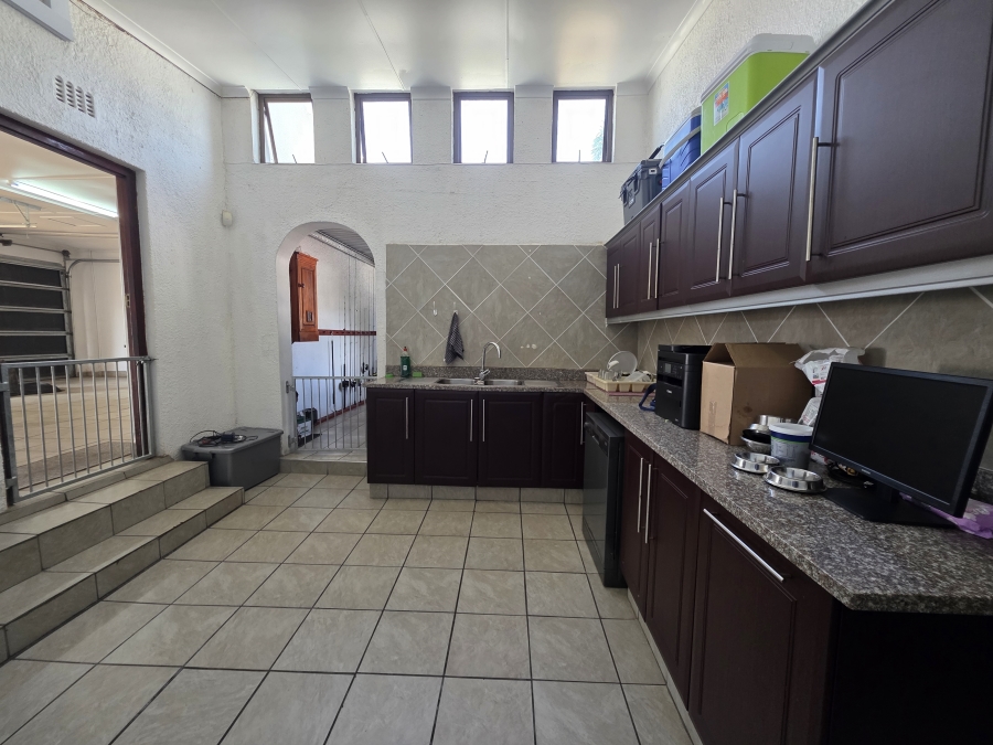 6 Bedroom Property for Sale in Meer En See KwaZulu-Natal