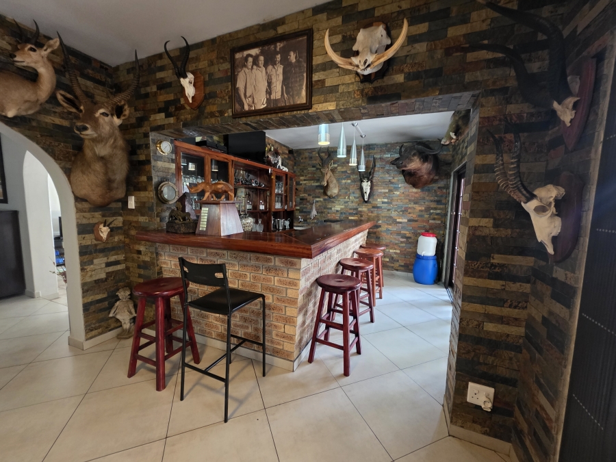 6 Bedroom Property for Sale in Meer En See KwaZulu-Natal