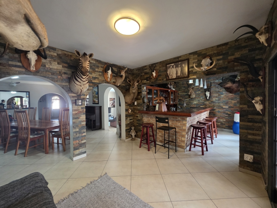 6 Bedroom Property for Sale in Meer En See KwaZulu-Natal