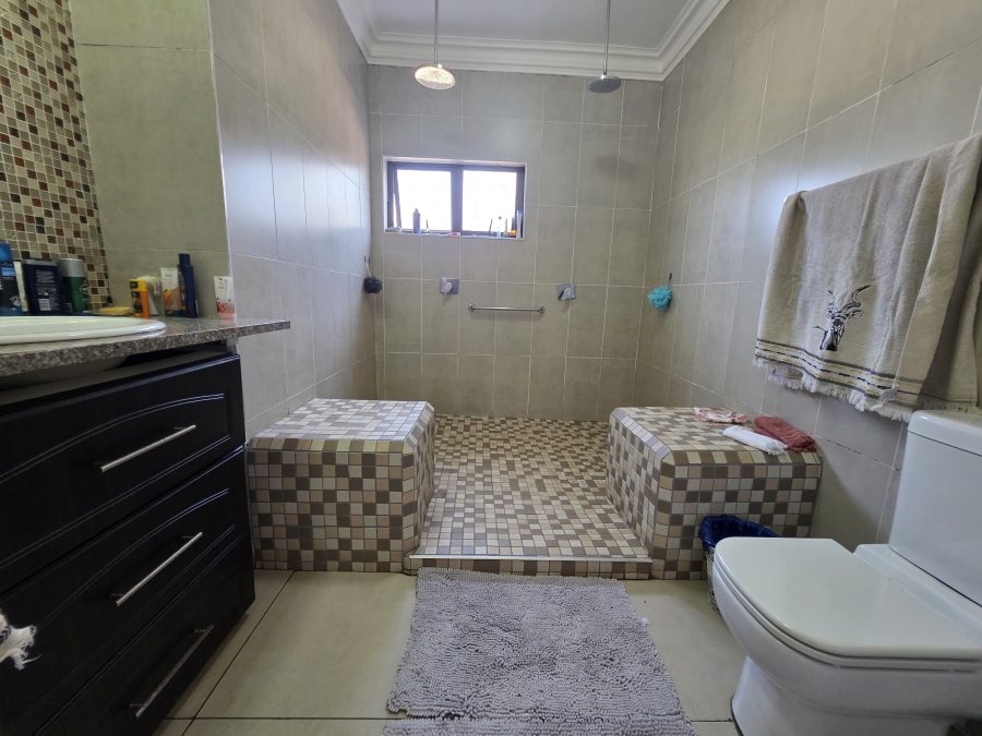 6 Bedroom Property for Sale in Meer En See KwaZulu-Natal
