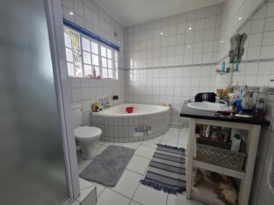 6 Bedroom Property for Sale in Meer En See KwaZulu-Natal