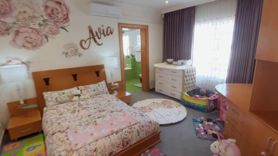 5 Bedroom Property for Sale in Oslo Beach KwaZulu-Natal