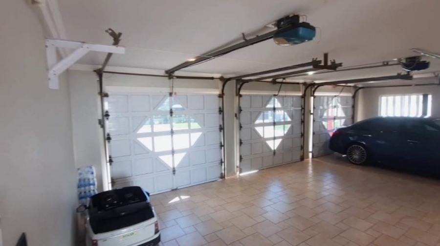 5 Bedroom Property for Sale in Oslo Beach KwaZulu-Natal