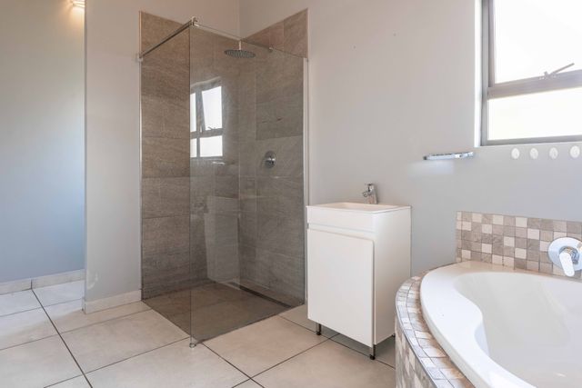 To Let 4 Bedroom Property for Rent in Gillitts KwaZulu-Natal