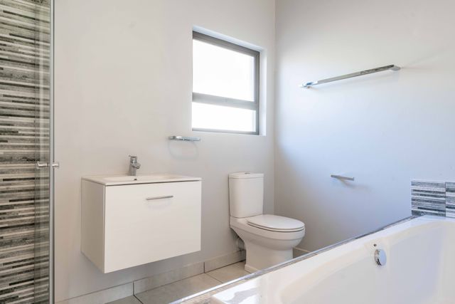 To Let 4 Bedroom Property for Rent in Gillitts KwaZulu-Natal