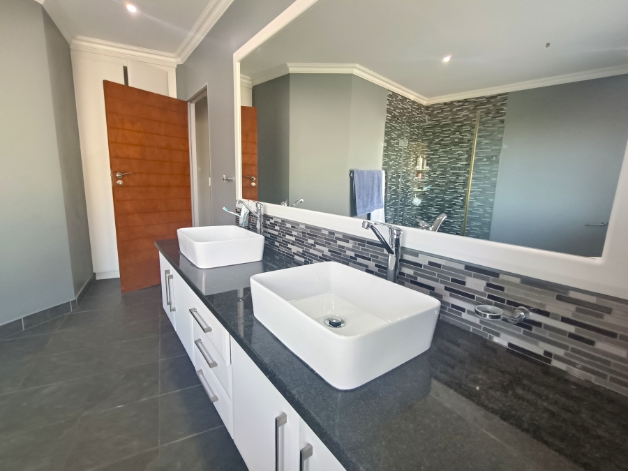 To Let 4 Bedroom Property for Rent in Mzingazi Golf Estate KwaZulu-Natal