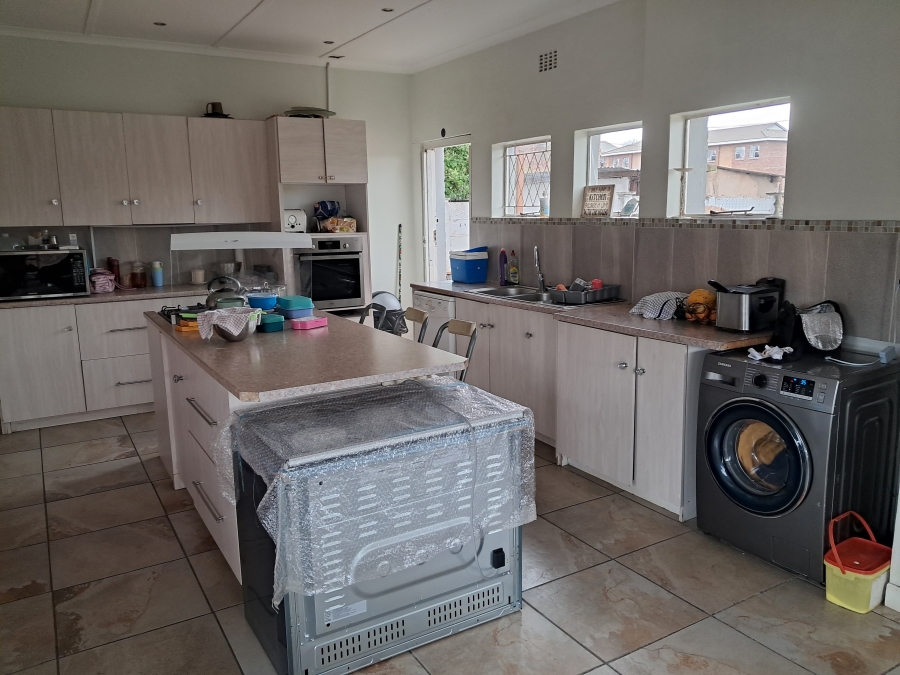 6 Bedroom Property for Sale in Scottsville KwaZulu-Natal