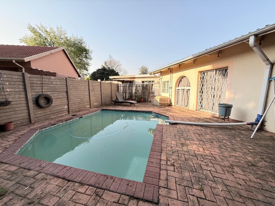 4 Bedroom Property for Sale in Barry Hertzog Park KwaZulu-Natal